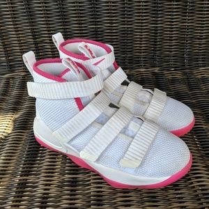 Nike Lebron Soldier XI Girls Basketball Shoes